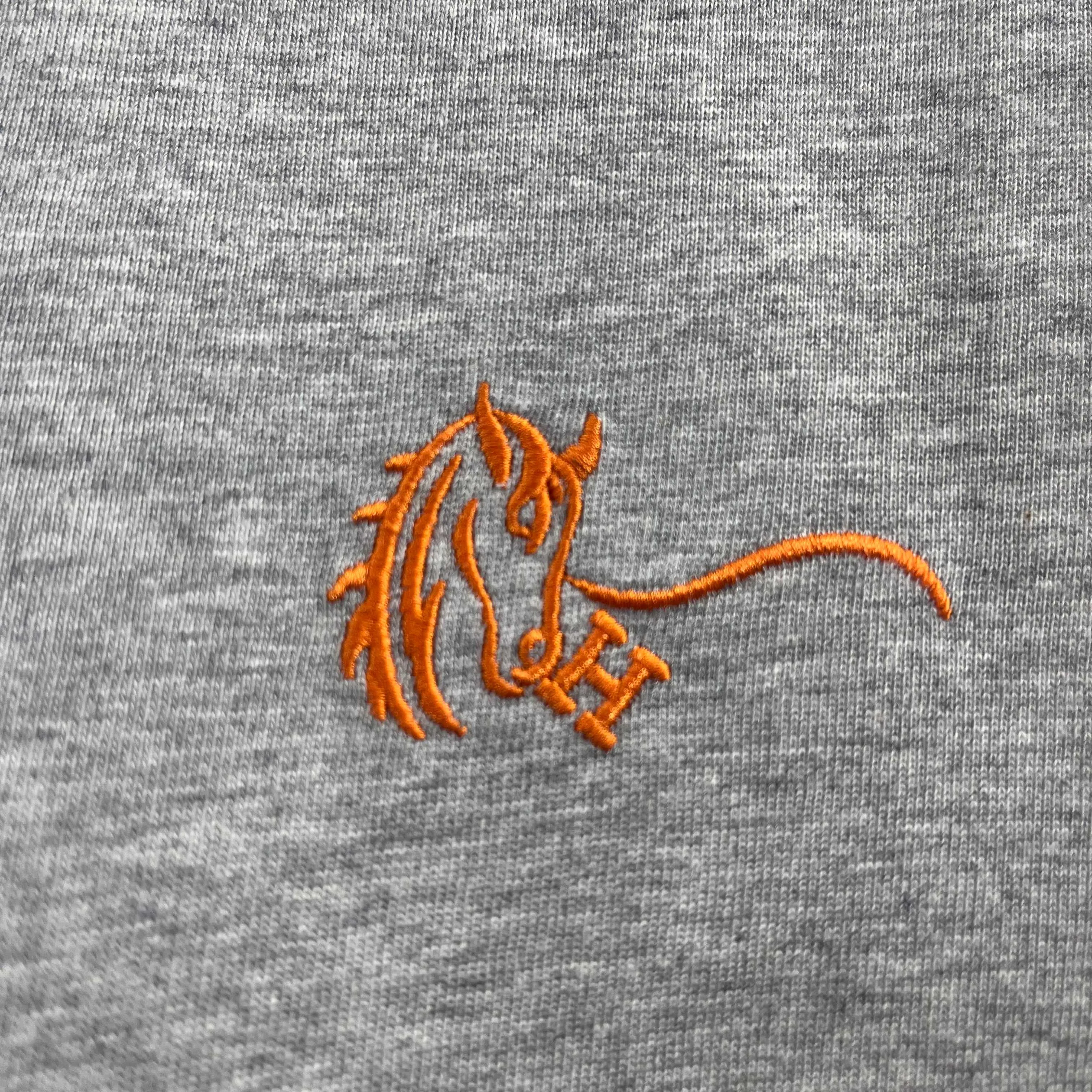 He* * * * 2026 New Arrival Classic Orange logo T Same Style ：Black White Gray Size： S （90-130 ） M （120-150 ） L （140-165 ） XL （160-180 ） XXL （180-210 ）